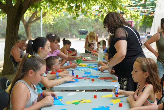El veïnat del barri de Can Vilalba d'Abrera, gaudeix de la seva Festa Major, amb diferents propostes adreçades a tota la família!