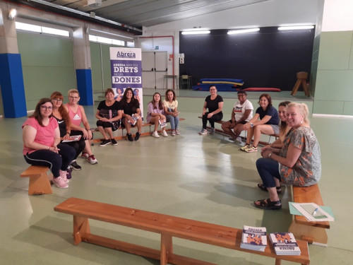 Abrera, municipi feminista! Iniciem els Cursos gratuïts d'Autodefensa Feminista amb molt bona acollida