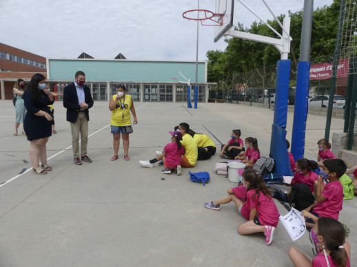 Visitem el Casal d'Estiu, que enguany té lloc a l'Escola Ernest Lluch, amb més de 200 nens i nenes