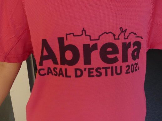 Visitem el Casal d'Estiu, que enguany té lloc a l'Escola Ernest Lluch, amb més de 200 nens i nenes