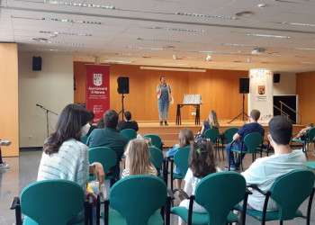 Commemorem el Dia Internacional de les famílies! Bona acollida del conta contes “La família de les germanes Algaba” en la Casa de Cultura