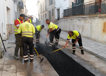 Continuen els treballs de millora de l'accessibilitat en un tram del carrer Major d'Abrera