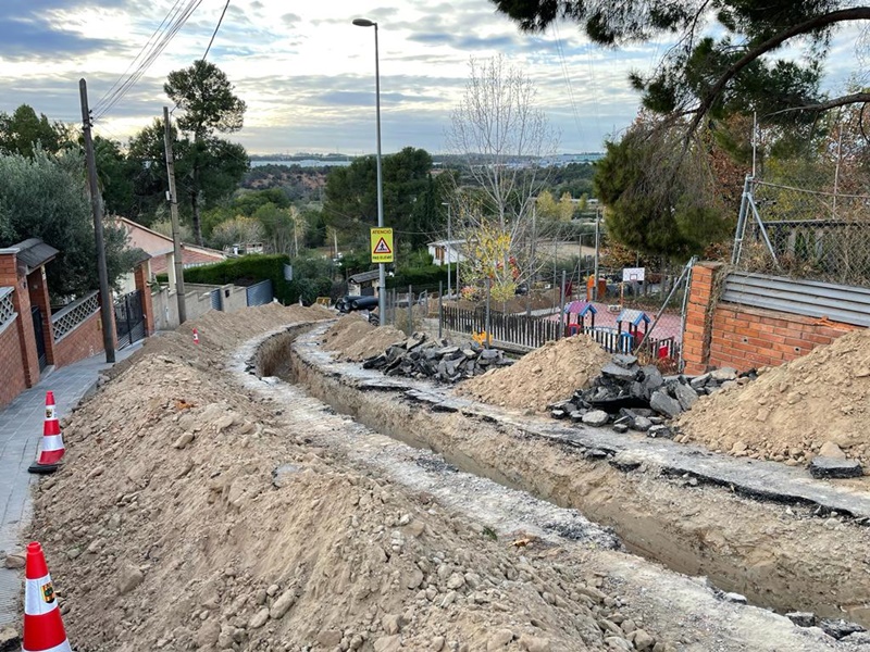 Treballem per Abrera! Iniciem les obres de reparació del tram inicial del carrer Pintor Rivera al barri de Les Carpes de Vilalba d'Abrera