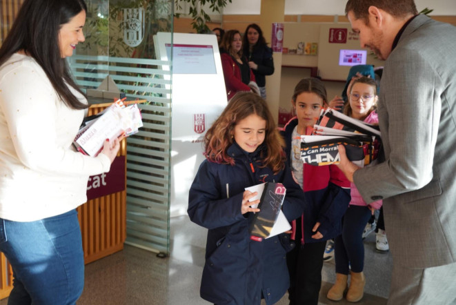 Gaudim, novament, de la cantada de nadales de nenes i nens de l'Escola Francesc Platón i Sartí a l'Ajuntament. Moltes gràcies!