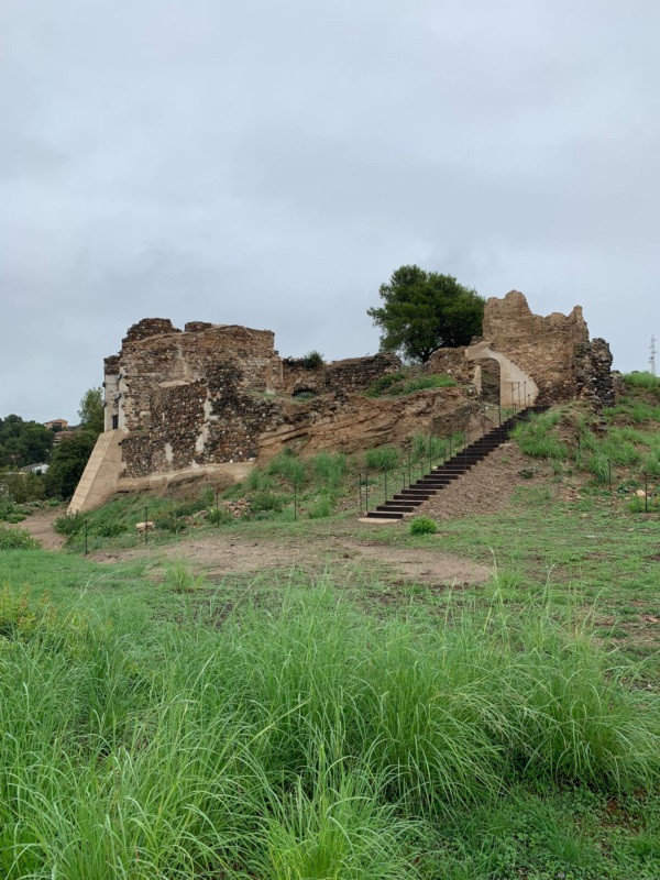 Visitem les obres de consolidació estructural de les restes del Castell de Voltrera i la capella de Sant Pere, que finalitzarem properament