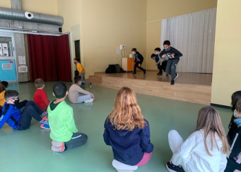 Apropem el coneixement científic a gairebé 500 alumnes de les escoles d’Abrera. Apropem el coneixement científic a gairebé 500 alumnes de les escoles d’Abrera. Escola Josefina Ibáñez
