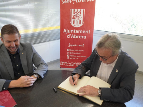 Ens reunim amb el delegat del Govern de la Generalitat a Barcelona, Antoni Morral, al nostre Ajuntament