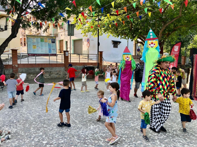 El veïnat del barri de Santa Maria de Vilalba d'Abrera viu la seva Festa Major, amb diferents propostes adreçades a tota la família!