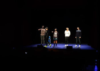Reactivem la cultura! Un centenar de veïnes i veïns d'Abrera gaudeixen de l'espectacle 'Subliminal' del mag Shado a la Sala Municipal!