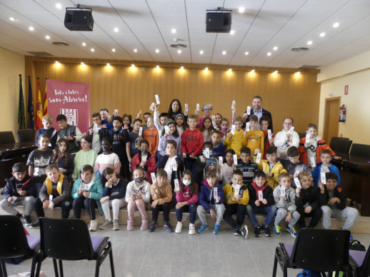 L'alumnat de tercer curs de l'Escola Ernest Lluch visita el consistori d'Abrera dins l'activitat 'El meu Ajuntament'.
