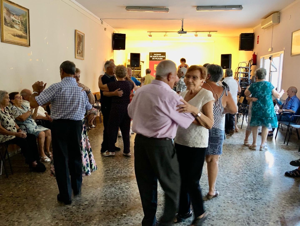 El veïnat del barri de Santa Maria de Vilalba d'Abrera viu la seva Festa Major, amb diferents propostes adreçades a tota la família!