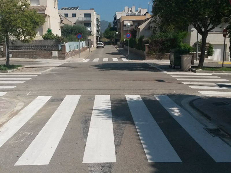 Avinguda de Catalunya cantonada carrer d'Olesa. Després