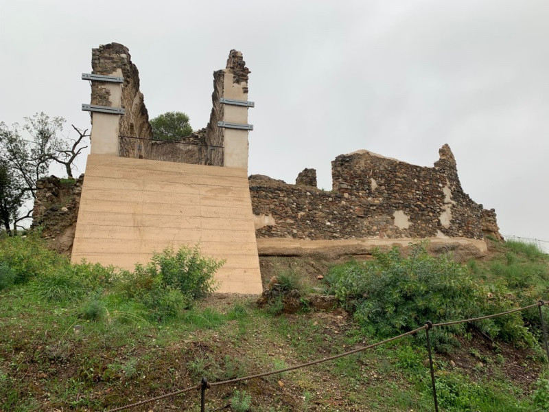Visitem les obres de consolidació estructural de les restes del Castell de Voltrera i la capella de Sant Pere, que finalitzarem properament