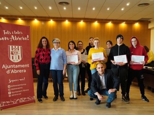 A Abrera apostem per la formació! Lliurem els diplomes acreditatius a l'alumnat de diversos cursos del Departament de Promoció Econòmica. Enhorabona a tothom! Auxiliar de magatzem