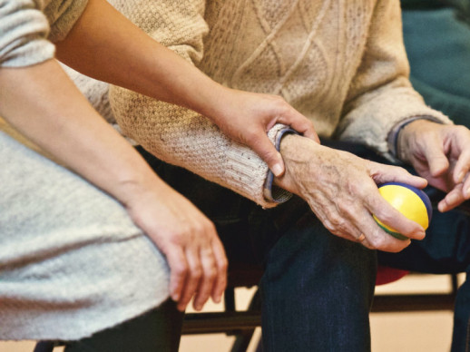 La Gent Gran d'Abrera, la nostra prioritat! Ampliem els servei gratuïts de teleassistència i d'atenció domiciliària