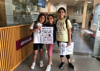 "Només tu pots salvar el món, dóna sang!" Nova campanya de donació de sang a l'Escola Francesc Platón i Sartí, el dilluns 30 de maig! Repartiment del cartell de la campanya a càrrec de l'alumnat