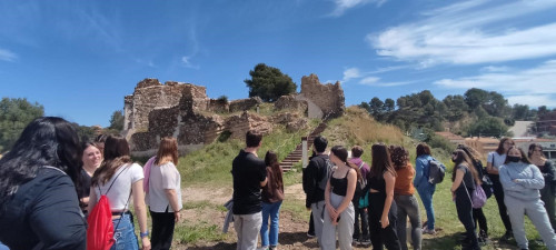 Visitem amb l'alumnat de 4t d'ESO de l'Institut Voltrera els espais patrimonials de les Trinxeres de la Guerra Civil del Bosc de Sant Miquel i el Castell de Voltrera