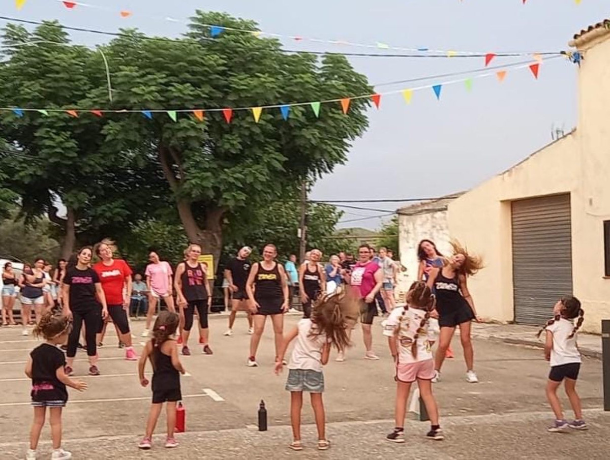 El veïnat del barri de Santa Maria de Vilalba d'Abrera viu la seva Festa Major, amb diferents propostes adreçades a tota la família!