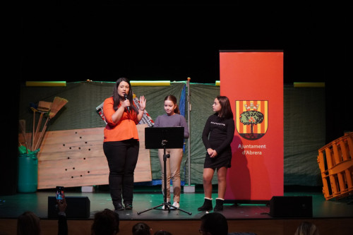 A Abrera hem comemorat el Dia Internacional de la Infància amb un espectacle familiar a la Sala Municipal