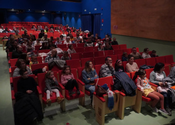 A Abrera hem commemorat el Dia Internacional de la Infància amb un espectacle familiar a la Sala Municipal