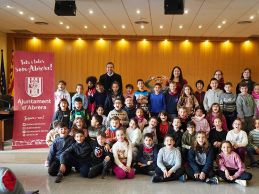 L'alumnat de tercer curs de l'Escola Francesc Platón i Sartí visita el consistori d'Abrera dins l'activitat 'El meu Ajuntament'. Moltes gràcies!