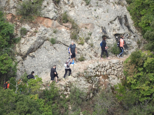 Més de 300 persones participen en la 21a edició de la Caminada de Primavera Abrera-Montserrat. Moltes gràcies a tothom!