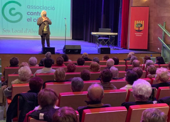 Abrera és solidària! El 17è Festival Contra el Càncer omple la Sala Municipal i recapta 2.525 euros per a la investigació i l'adjuda psicològica