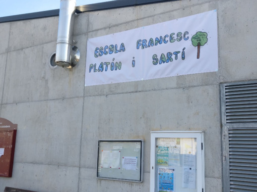 L'Escola Francesc Platón i Sartí fa un concurs de cartells amb el nom de l'escola