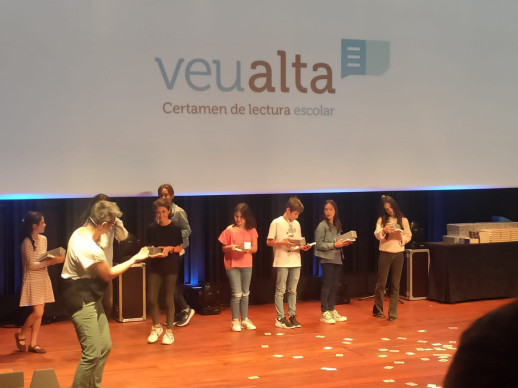 Felicitem l'alumna de l'Escola Francesc Platón i Sartí, Marina Vinyals, que ha estat semifinalista del Concurs de Lectura en Veu Alta del Baix Llobregat. Moltes felicitats!