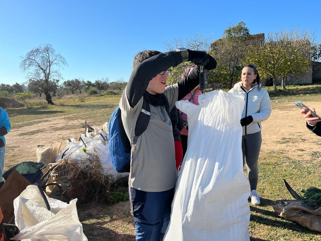 Recollim 100 quilos de residus al voltant de Sant Hilari d'Abrera, en la darrera jornada de neteja de l'entorn natural del nostre municipi