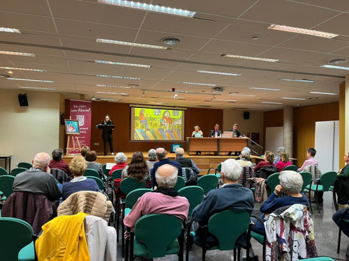 Assistim a la presentació del llibre 'Contes del Baix Llobregat' a càrrec de l'escriptor, Rafael Bellido i la il·lustradora, Joana Llordella