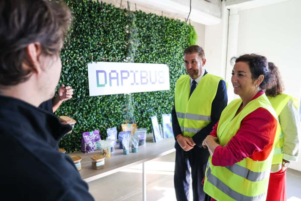 Rebem la visita de la consellera d’Economia i Finances de la Generalitat de Catalunya, Alícia Romero, al nostre municipi. Visita a l'empresa Dapibus