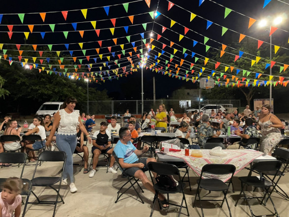 Les veïnes i veïns del barri de Les Carpes d'Abrera, gaudeixen de la seva Festa Major amb èxit de participació a les activitats programades!