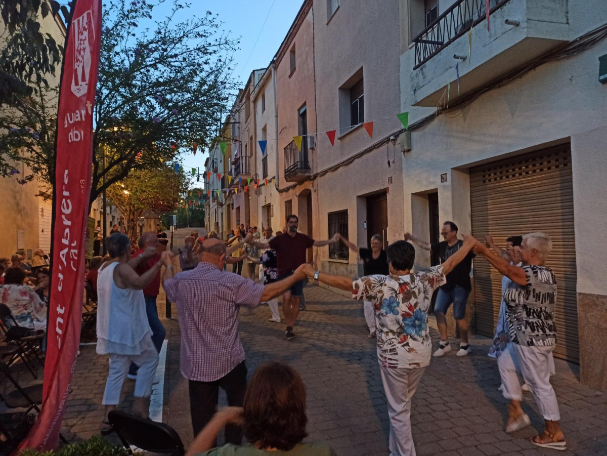 Les veïnes i veïns del barri de la Font d'Abrera gaudeixen de la seva Festa Major, amb diferents propostes programades!