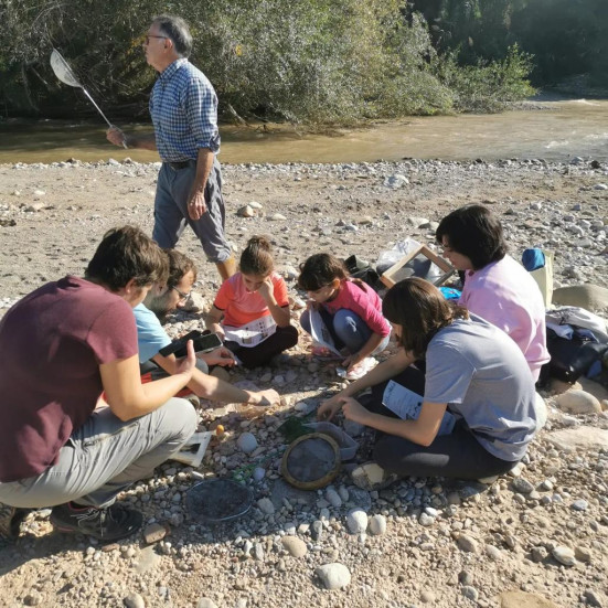 Bona acollida de la nova sortida de camp a l'entorn natural del riu Llobregat, al seu pas pel nostre municipi, dins l'activitat 'Llegim el riu'. Gràcies, Abrera!