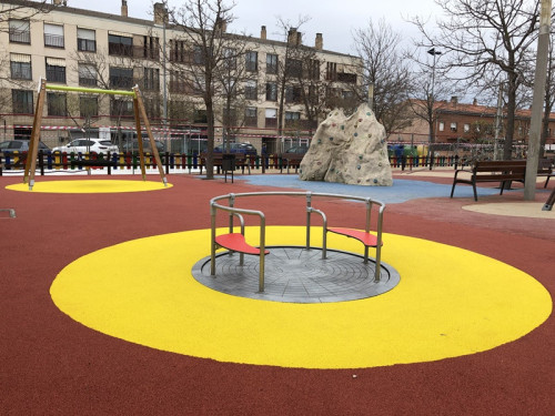 Millorem els nostres parcs urbans! Obrim a la ciutadania el nou espai infantil del parc de Can Morral, amb jocs inclusius