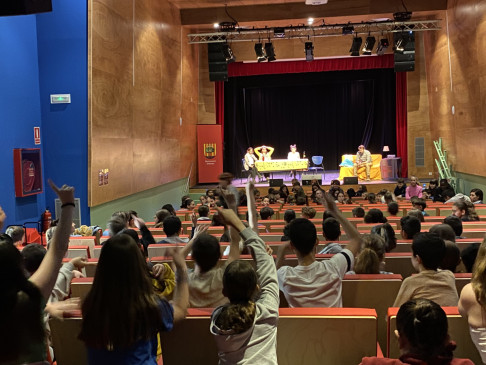 Activitats 8 M - Escoles d'Abrera (dilluns 13.03.23)