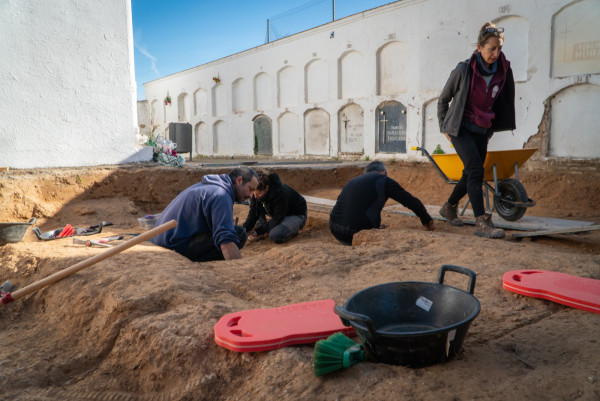 Intervenció arqueològica a la fossa comuna del cementiri vell d’Abrera