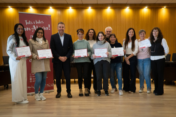 A Abrera apostem per la formació! Lliurem els diplomes acreditatius a l'alumnat de diversos cursos del Departament de Promoció Econòmica - ENTREVISTA GRUPAL SCAPE ROOM