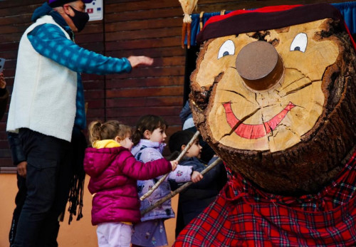 El Nadal es viu a Abrera! Tió de Nadal Solidari