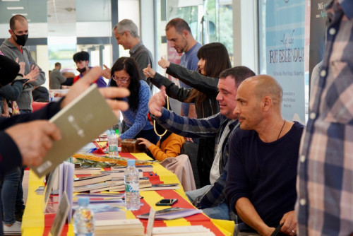 Gaudim de la diada de Sant Jordi d'Abrera, al Mercat Municipal i a la Casa de Cultura. Gràcies Abrera!