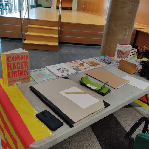 Gaudim de la diada de Sant Jordi d'Abrera, al Mercat Municipal i a la Casa de Cultura. Gràcies Abrera!