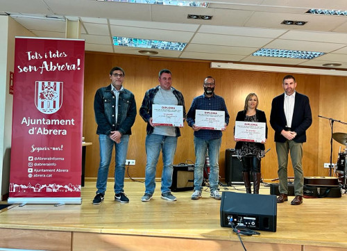 Gaudim de la diada de Sant Jordi d'Abrera, al Mercat Municipal i a la Casa de Cultura. Gràcies Abrera!