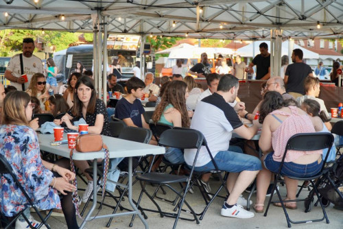 La fira Abrera Street Food omple novament el parc de Can Morral de gastronomia, activitats, música i diversió!