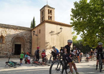 Descobrim Abrera en bici! Una cinquantena de persones ha participat aquest diumenge 18 de setembre en la pedalada familiar pels nostres carrers i places