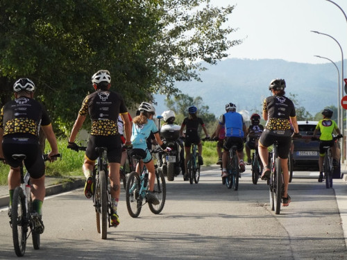 Descobrim Abrera en bici! Una cinquantena de persones ha participat aquest diumenge 18 de setembre en la pedalada familiar pels nostres carrers i places