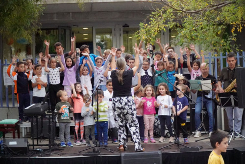 Gaudim de la Castanyada musical a Can Morral amb activitats, bona música i la col·laboració de les entitats del barri