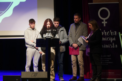 Abrera diu prou! Durant el mes de novembre hem commemorat el Dia Internacional contra les violències envers les dones amb diverses activitats