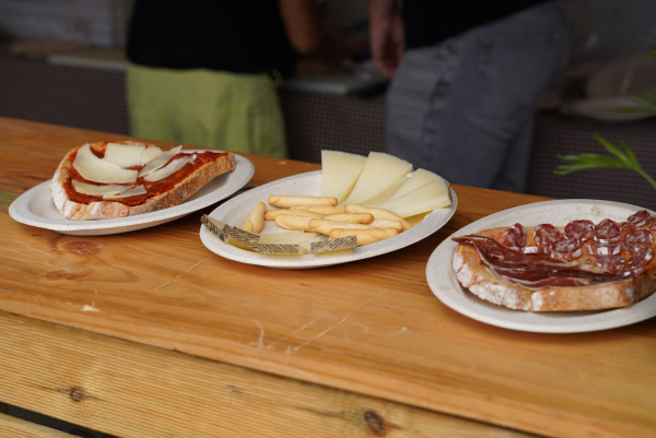 Gaudim de la nostra tradició local amb la 6a Fira Gastronòmica dels Porrons d’Abrera!