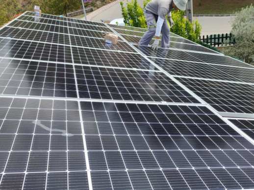 L’Associació de Veïns i Veïnes de Can Vilalba aposta per les energies renovables amb la instal·lació de plaques solars als habitatges